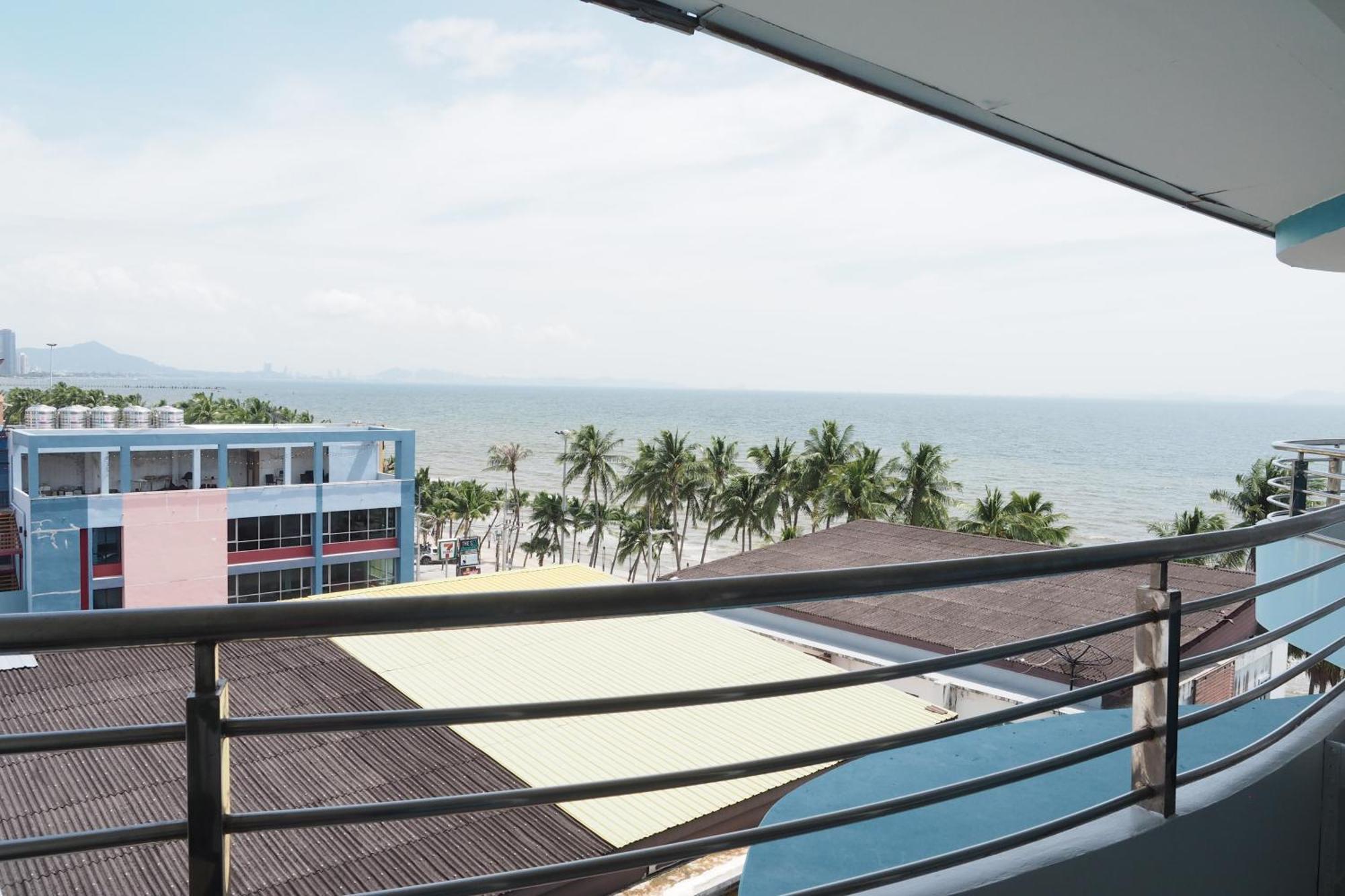 The Beach Bangsaen By Thanthita Next To Wonnapa Beach Free Disney Plus Apartment Exterior photo