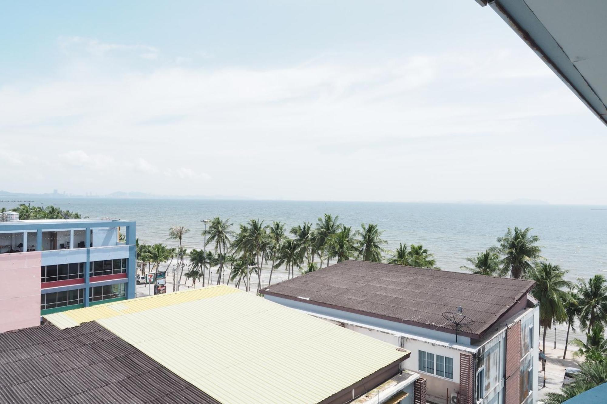 The Beach Bangsaen By Thanthita Next To Wonnapa Beach Free Disney Plus Apartment Exterior photo